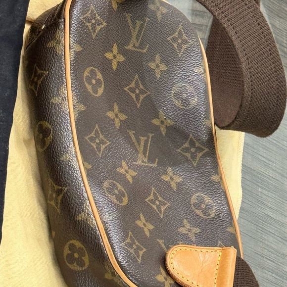Authentic Louis Vuitton belt bum bag. Great condition monogram - Picture 7 of 11